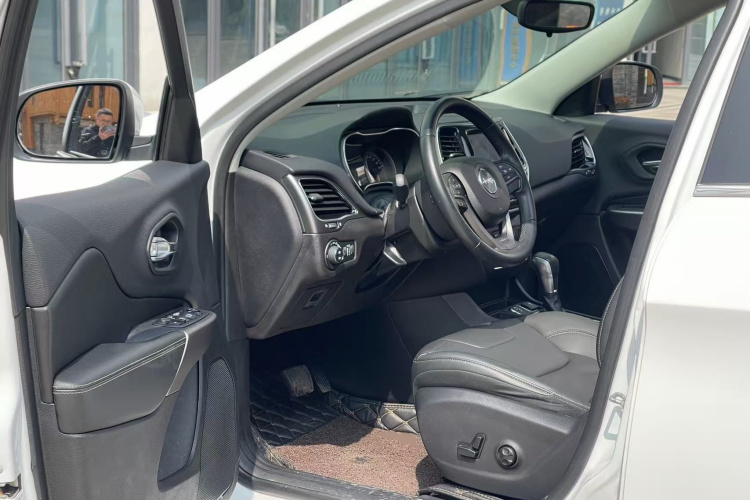 Jeep 自由光 2019款 2.0T 两驱智享版 国VI中控内饰20