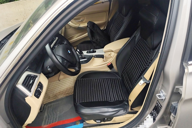 宝马3系 2015款 320i 超悦版时尚型局部细节19