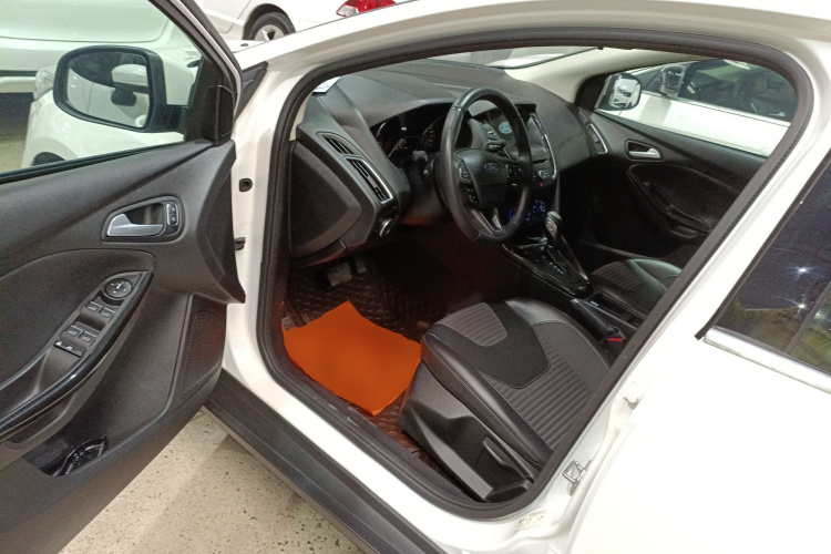 福特 福克斯 2018款 两厢经典 EcoBoost 180 自动精英型中控内饰7003