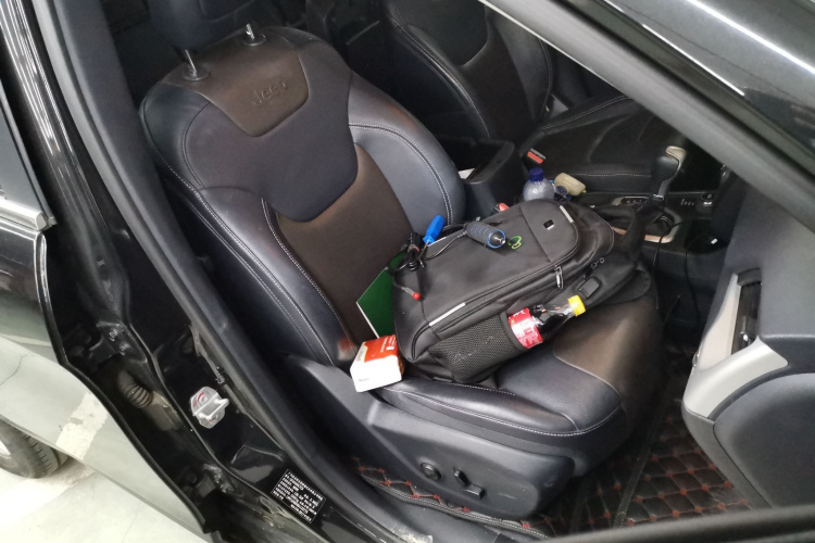 Jeep 自由光 2016款 2.4L 专业版局部细节41