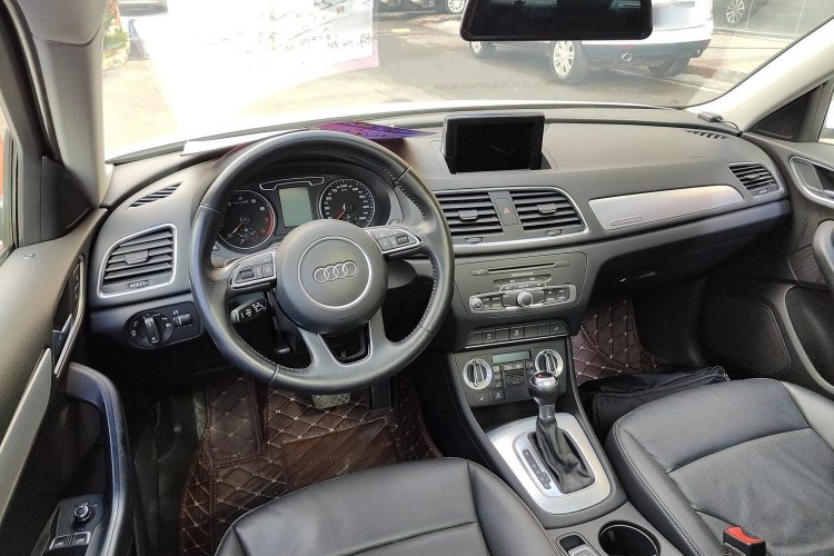 奥迪Q3(进口) 2012款 35 TFSI quattro 舒适型中控内饰7002