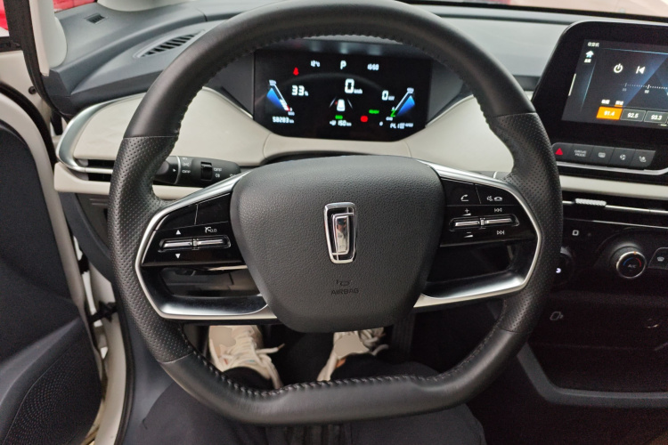 奔腾NAT 2023款 PRO 舒享出行加长版 425km中控内饰13