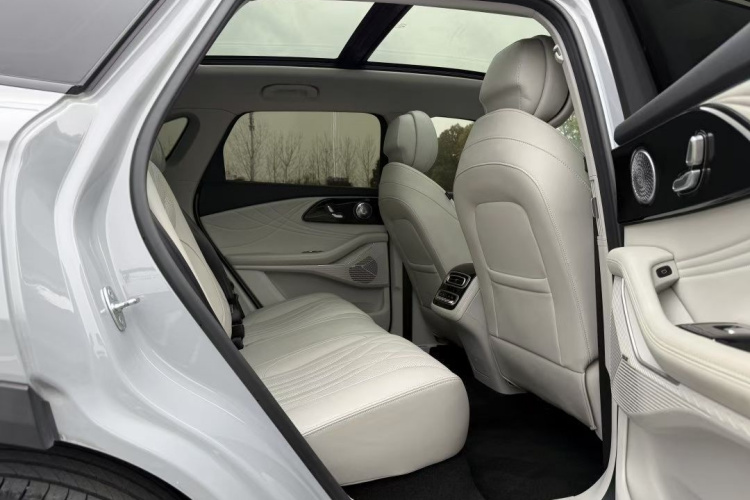 星途瑶光 2023款 400T 四驱奢享版中控内饰7003