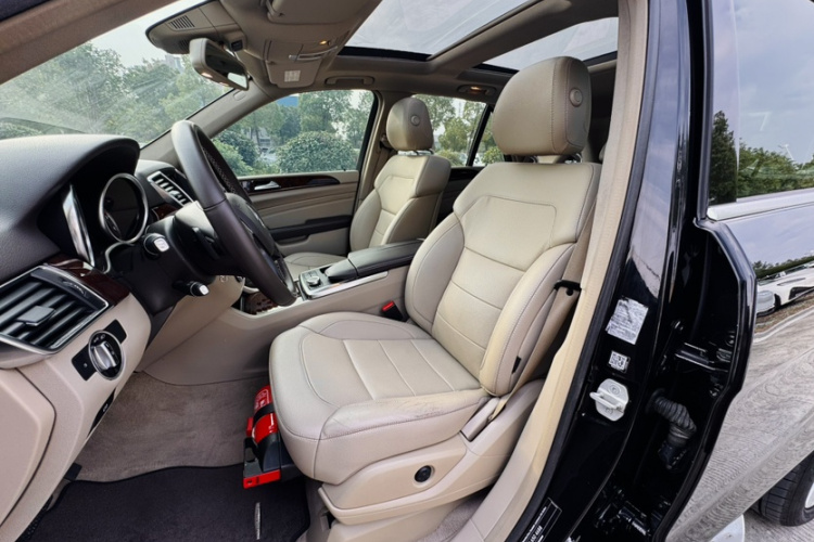 奔驰M级 2014款 ML 400 4MATIC动感型局部细节19