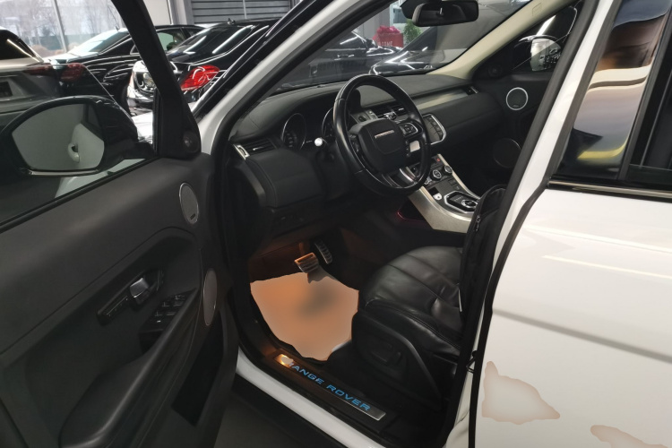 路虎 揽胜极光(进口) 2014款 2.0T 5门耀享版中控内饰19