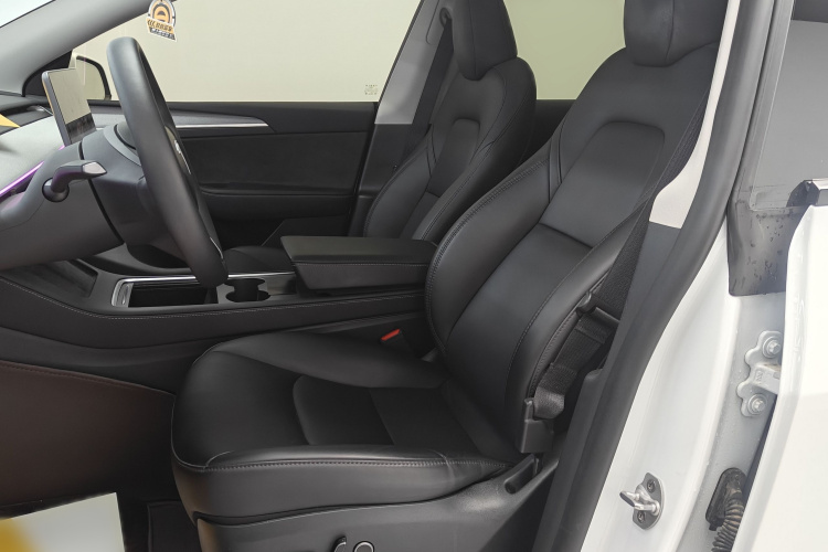 特斯拉 Model Y 2024款 长续航全轮驱动版中控内饰7002