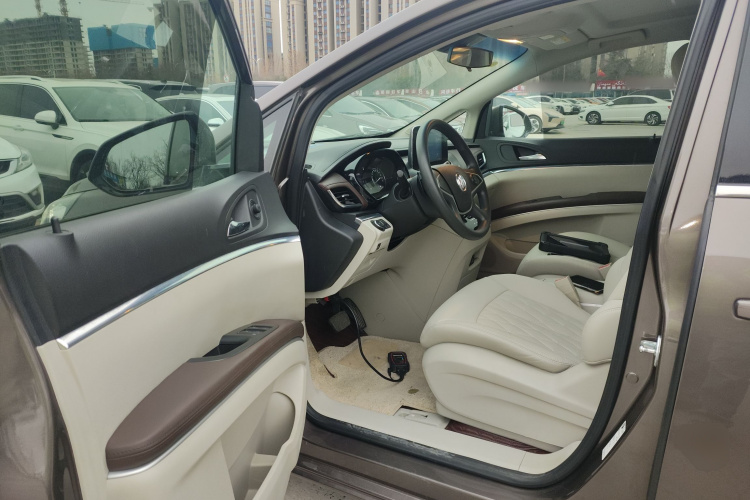 别克GL8 2022款 陆上公务舱 652T 舒适型中控内饰7003