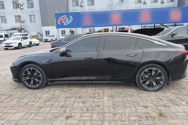 哪吒汽车 哪吒S 2024款 改款 增程 1060 Lite版车身外观4