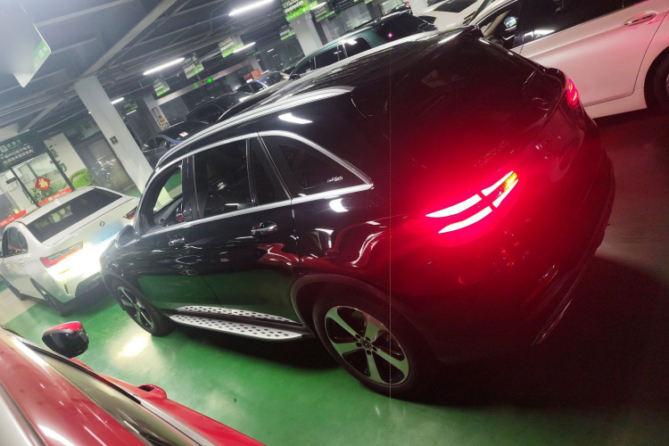 奔驰GLC 2019款 改款 GLC 260 L 4MATIC 豪华型车身外观4