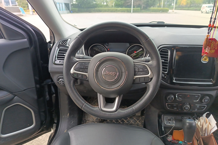 Jeep 指南者 2020款 220T 自动精英版局部细节13