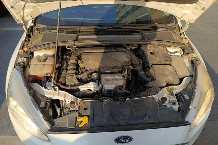 福特 福克斯 2015款 三厢 EcoBoost 125 自动超能风尚型机舱底盘24