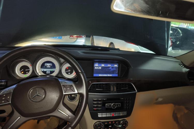 奔驰C级 2013款 C 260 CGI 优雅型中控内饰12