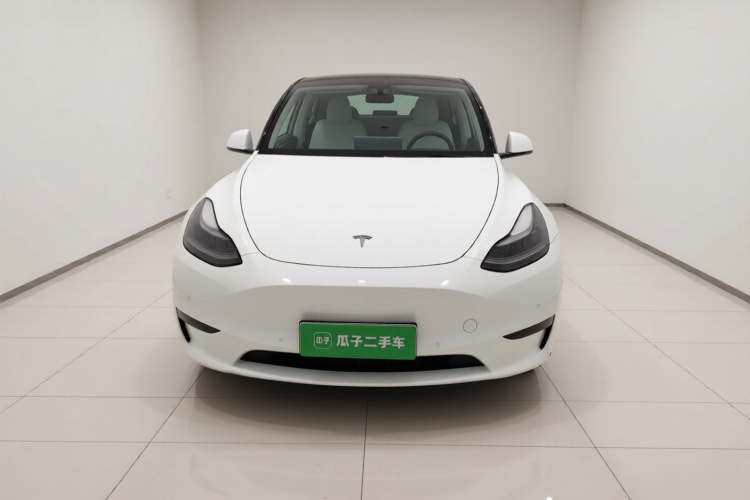 特斯拉 Model Y 2022款 长续航全轮驱动版车身外观2