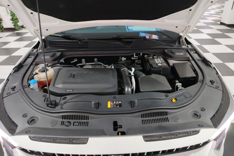 奔腾B70S 2022款 1.5T 智潮统帅机舱底盘24