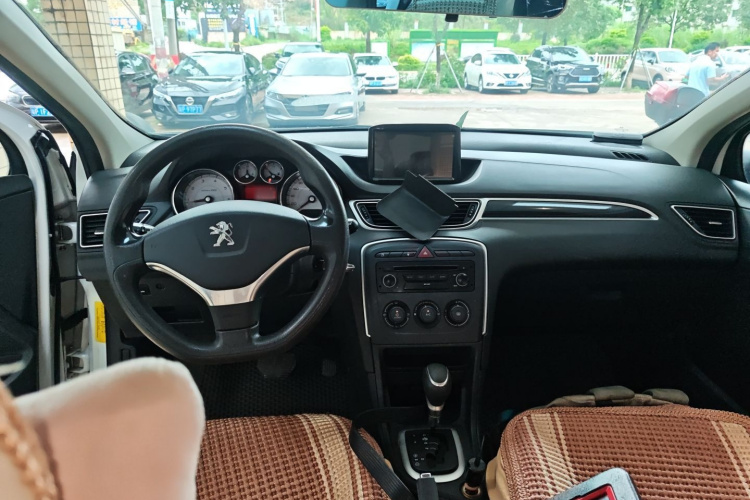 标致308 2014款 乐享版 经典 1.6L 自动优尚型中控内饰7002