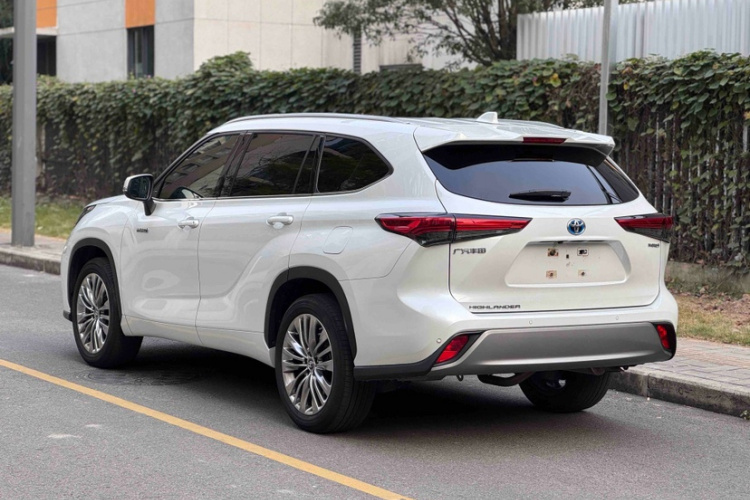 丰田 汉兰达 2022款 双擎 2.5L 两驱尊贵版 7座车身外观6002