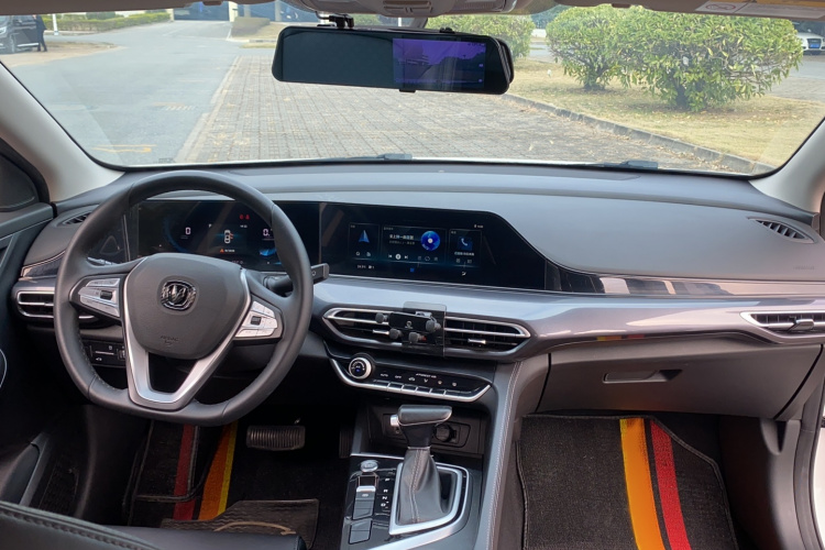 长安 逸动 2020款 PLUS 百万版 1.6L GDI CVT豪华型中控内饰7003