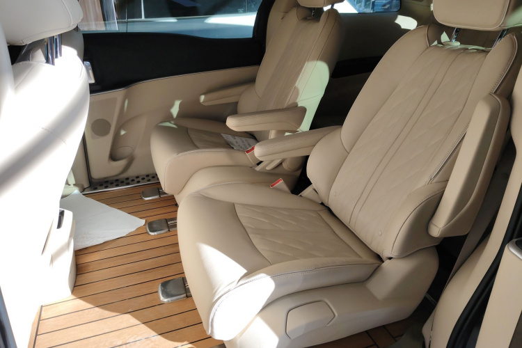 别克GL8 2023款 改款 陆上公务舱 豪华型中控内饰7004