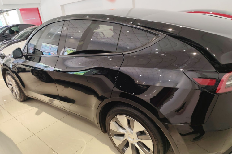 特斯拉 Model Y 2022款 改款 后轮驱动版车身外观4