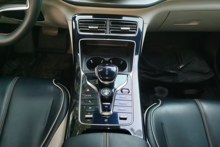 比亚迪 秦PLUS 2021款 DM-i 120KM 旗舰型局部细节18