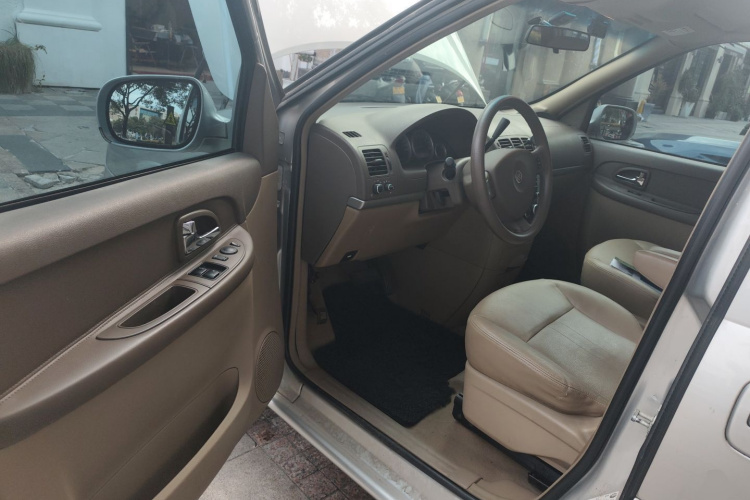 别克GL8 2014款 2.4L 经典版中控内饰7003