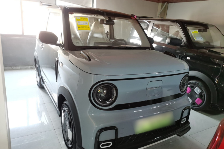 吉利银河 2025款 210km 熊猫卡丁车身外观2