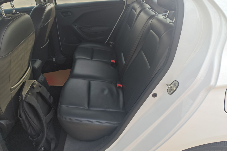 雪铁龙 爱丽舍 2017款 1.6L 手动时尚型中控内饰21