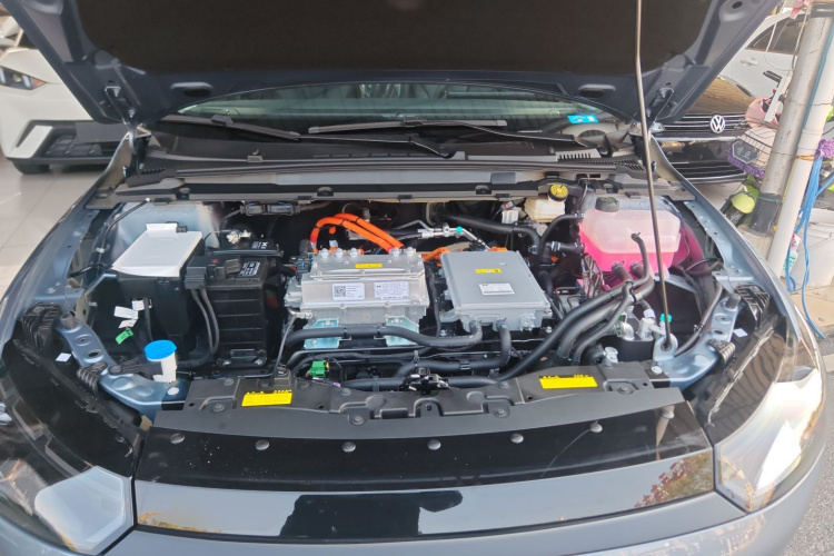 小鹏P5 2024款 500智行版机舱底盘24