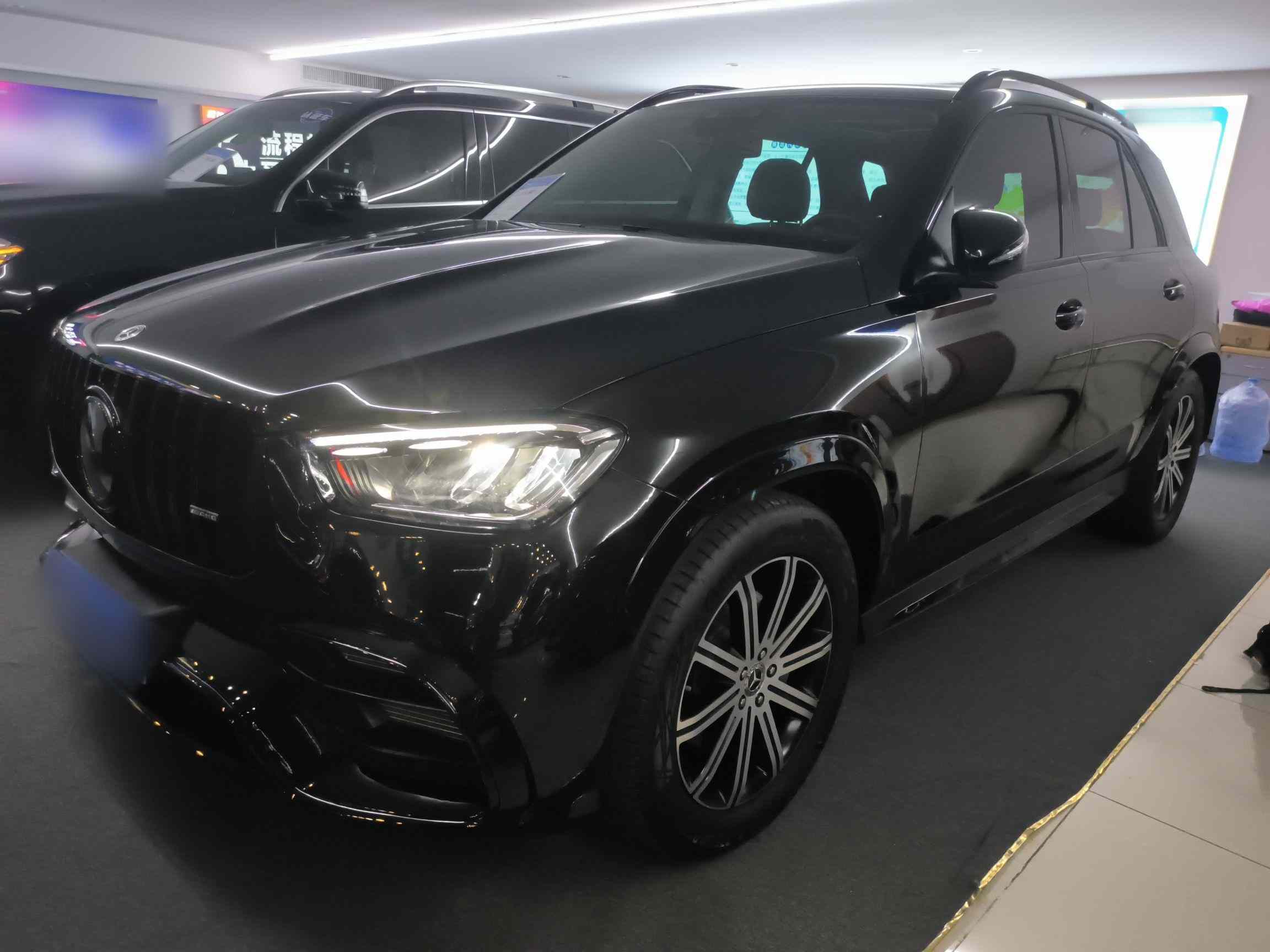 奔驰GLE 2025款 GLE 350 4MATIC 时尚型(2)