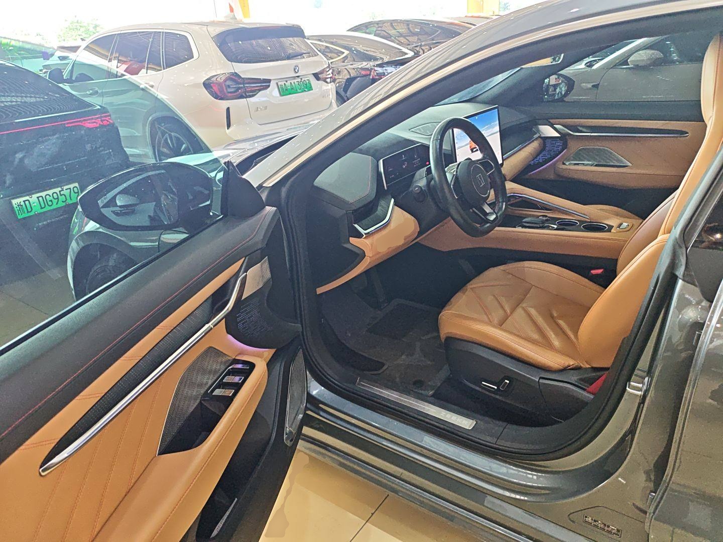 极氪001 2022款 长续航双电机 WE版