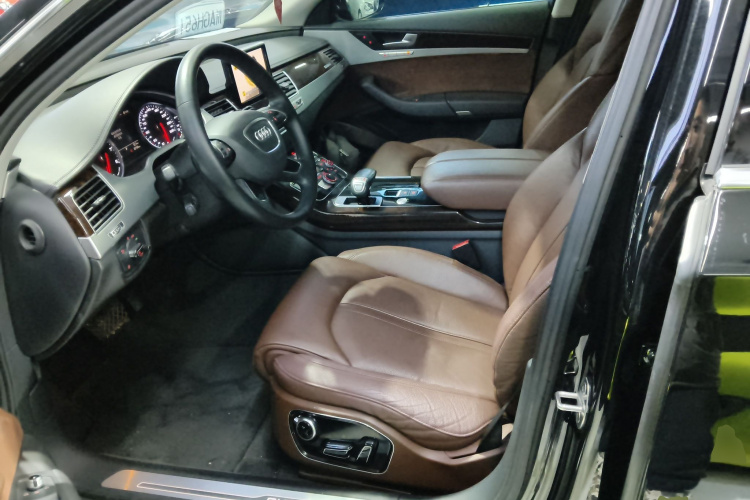 奥迪A8 2016款 A8L 45 TFSI quattro舒适型局部细节19