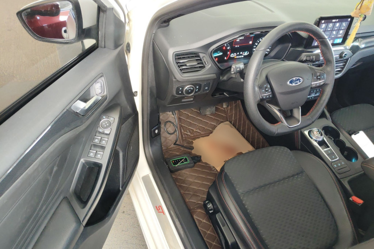 福特 福克斯 2019款 三厢 EcoBoost 180 自动ST Line中控内饰20