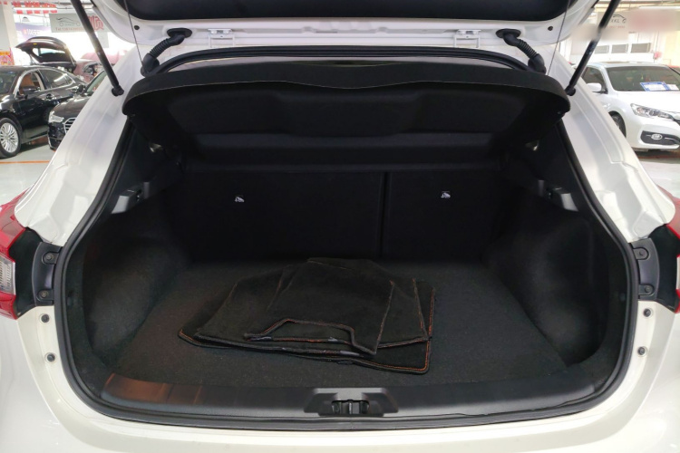 日产 逍客 2021款 2.0L CVT旗舰版机舱底盘23