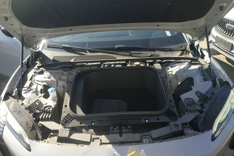 红旗EH7 2024款 690 Pro机舱底盘24