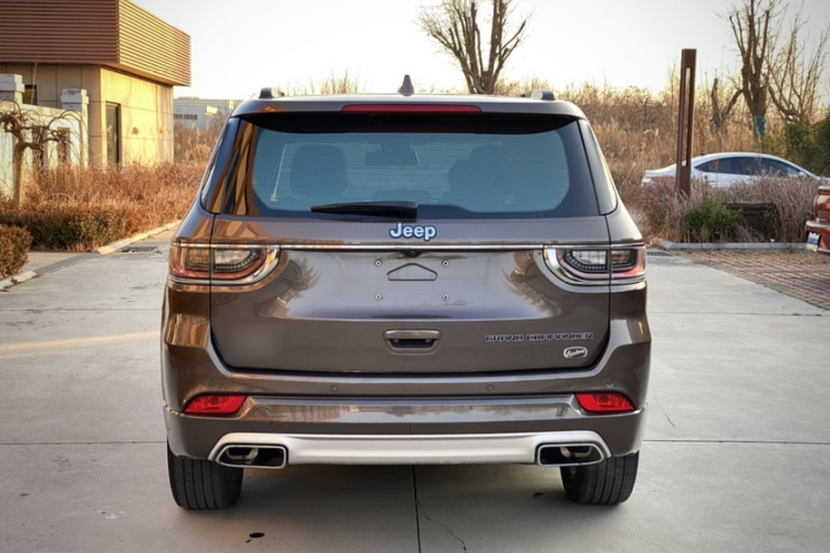 Jeep 大指挥官 2018款 2.0T 四驱智享版 国V车身外观6005