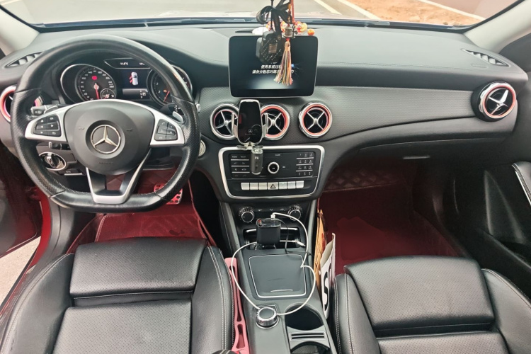 奔驰GLA 2019款 GLA 200 时尚型中控内饰12