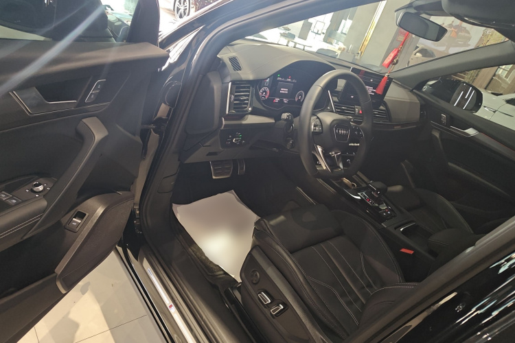 奥迪Q5L 2024款 40 TFSI 豪华动感型中控内饰20