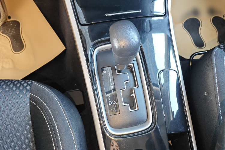 三菱 欧蓝德 2021款 2.0L 两驱畅行版 5座局部细节18