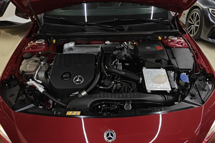 奔驰A级 2020款 改款 A 180 L 运动轿车特殊配置机舱底盘24