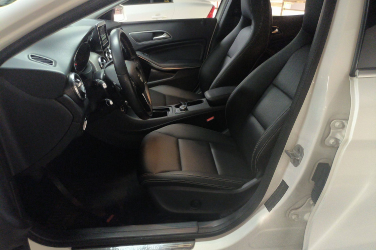 奔驰GLA 2015款 GLA 200 动感型局部细节19