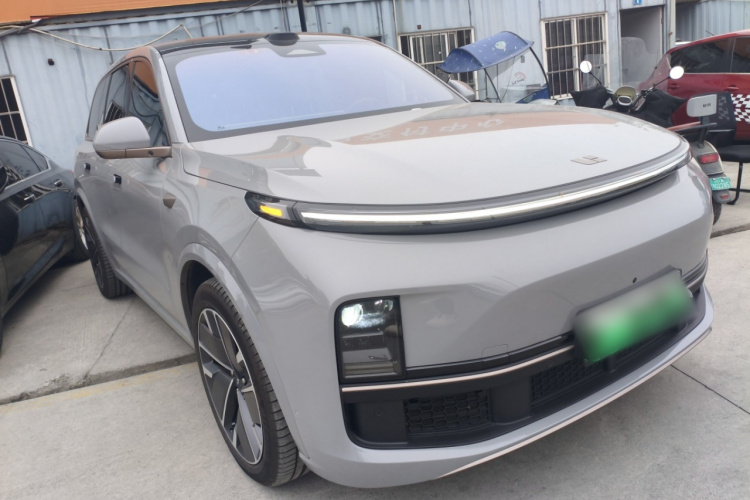 理想汽车 理想L9 2025款 Ultra 智能焕新版车身外观3