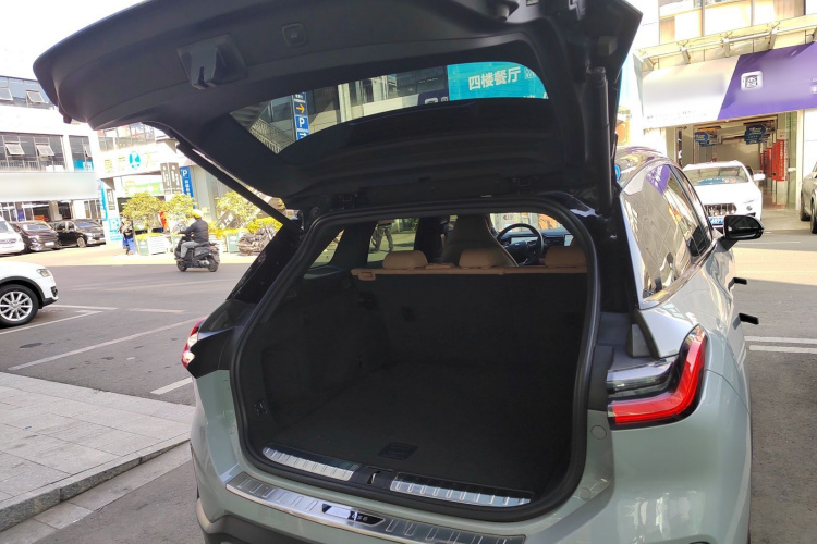 蔚来ES6 2020款 610KM 性能版机舱底盘23