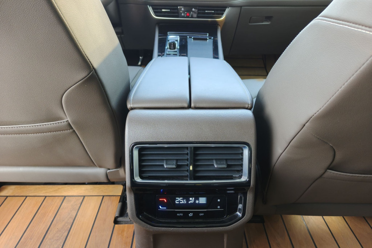 大众 威然 2022款 380TSI 尊驰版中控内饰7005