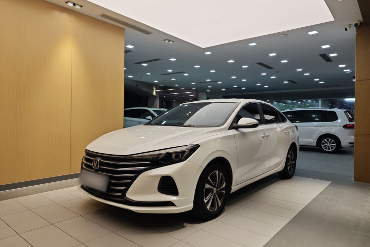 长安 逸动 2020款 PLUS 1.6L GDI 手动豪华型车身外观1