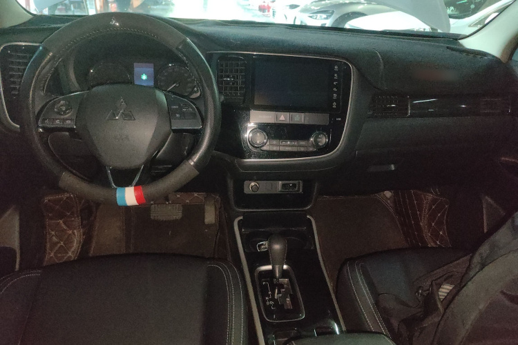三菱 欧蓝德 2020款 2.0L 两驱畅享版 5座中控内饰7002