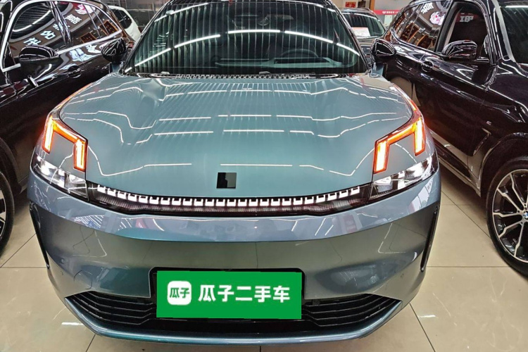 领克08 EM-P 2025款 220km 四驱性能Halo车身外观2