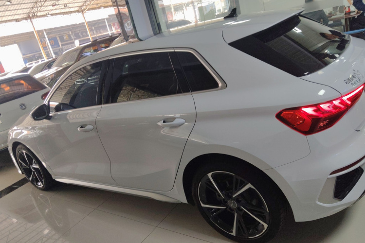 奥迪A3 2021款 Sportback 35 TFSI 时尚运动型车身外观4