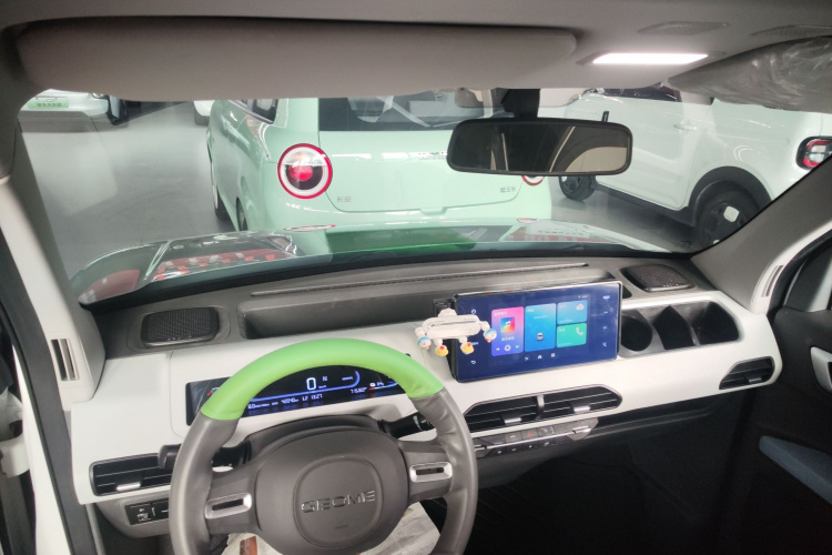 吉利银河 2023款 熊猫mini 200km 灵动熊中控内饰12