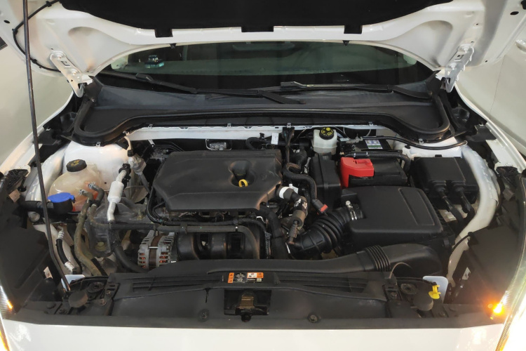 福特 福克斯 2021款 三厢 1.5L 自动锋跃型机舱底盘24