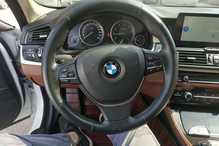 宝马5系 2017款 525Li 领先型中控内饰13